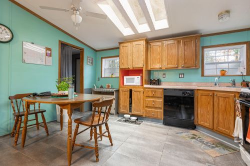 18 Rockland Dr, Old-Orchard-Beach, ME 04064 exterior