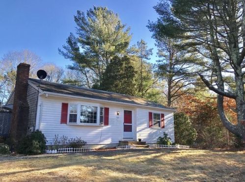 105 Taramac Rd, Centerville, MA 02632 exterior