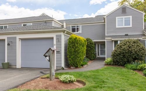 20 Walden Pond Dr, Nashua, NH 03064 exterior