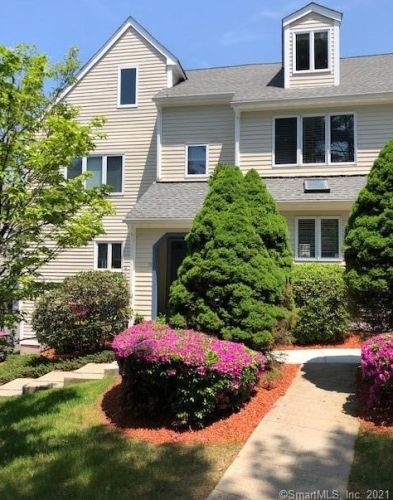 72 Cedarcrest Ct, Huntington, CT 06484 exterior