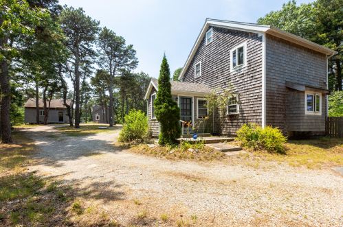 122 Gull Pond Rd, Wellfleet, MA 02667 exterior