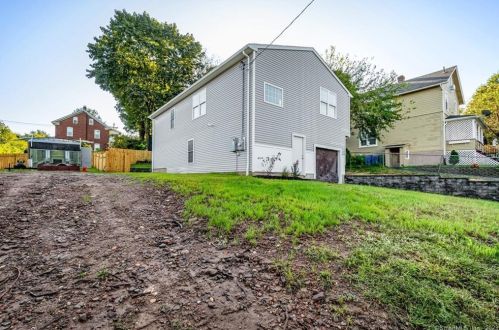 10 Bidwell Ter, Middletown, CT 06457 exterior