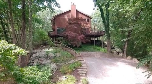 27 Rowledge Pond Rd, Sandy Hook, CT 06482 exterior
