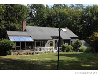 591 Lake Dr, Guilford, CT 06437 exterior