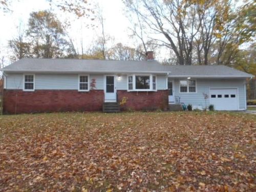 1 Castle Gate Rd, Cumberland, RI 02864 exterior