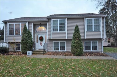 11 Boccia Ct, Warwick, RI 02888 exterior