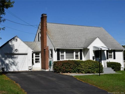 86 Peck Rd, Middletown, CT 06457 exterior