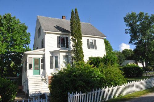 206 Pleasant St, Franklin, NH 03235 exterior