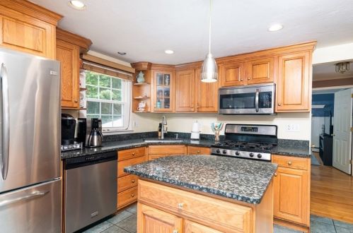 114 Constitution Ave, Weymouth, MA 02190 exterior