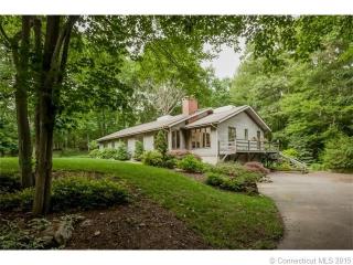 58 Thankful Stow Rd, Guilford, CT 06437 exterior