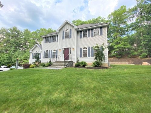 11 Thornton Cir, Middleton, MA 01949 exterior