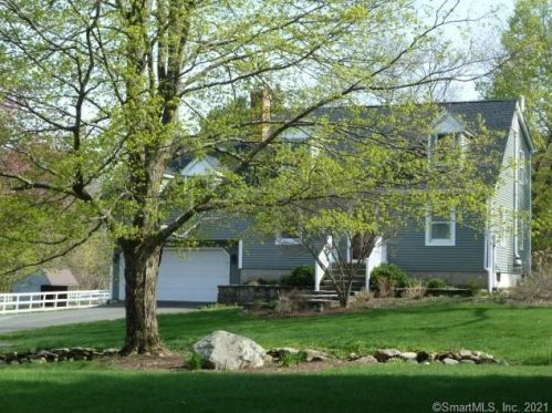 21 Farmview Ln, Granby, CT 06035 exterior