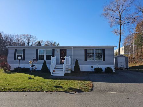 31 Meadow Dr, Turner, ME 04282 exterior