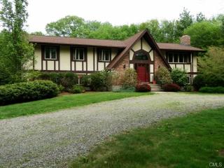 64 Maiden Ln, Upper Stepney, CT 06468 exterior