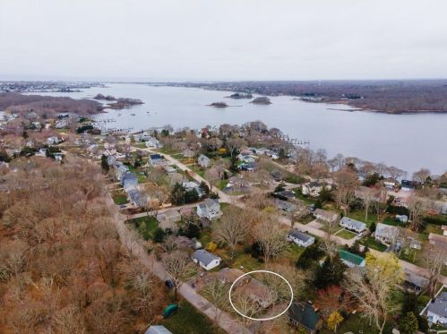 64 Beach Plum Rd, Narragansett, RI 02882 exterior