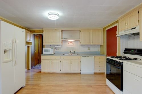 175 Center St, Ashburnham, MA 01430 exterior