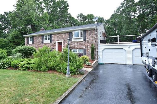 166 Stone Gate Dr, North Kingstown, RI 02852 exterior