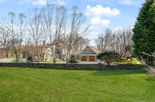 8 Stone Hollow Rd, Woodbury, CT 06798 exterior