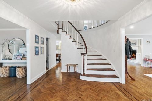 12 Pond View Ln, Stamford, CT 06903 exterior