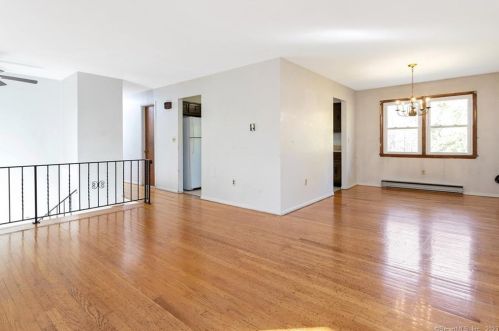 28 Hillandale Rd, Brookfield Center, CT 06804 exterior