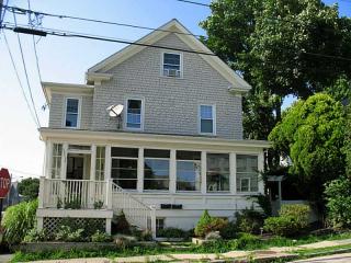 32 Channing St, Middletown, RI 02840 exterior