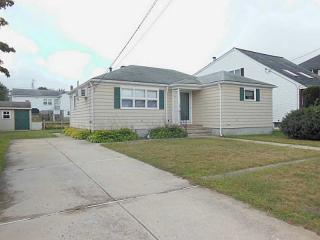 84 A St, Cranston, RI 02920 exterior