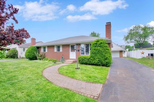 8 Sunset Dr, Enfield, CT 06082 exterior