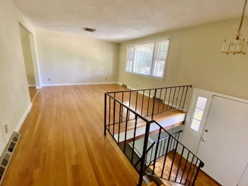 82 Oak Rd, Canton, MA 02021 exterior