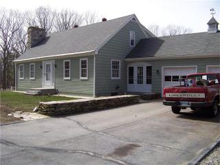 645 Squaw Rock Rd, Moosup, CT 06354 exterior