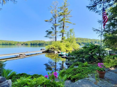 14 Clearwater Dr, Sunapee, NH 03782 exterior