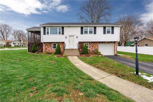 21 Cadoret Dr, Cumberland, RI 02864 exterior