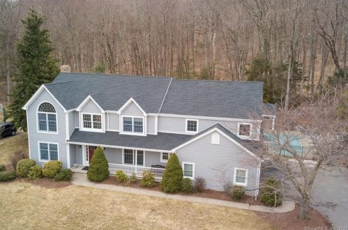 301 Vineyard Dr, Kensington, CT 06037 exterior