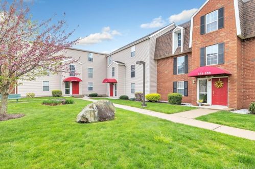 145 Heather Rdg, Huntington, CT 06484 exterior