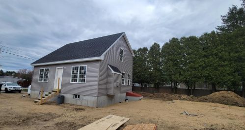 8 Evelyn Ave, Raymond, NH 03077 exterior
