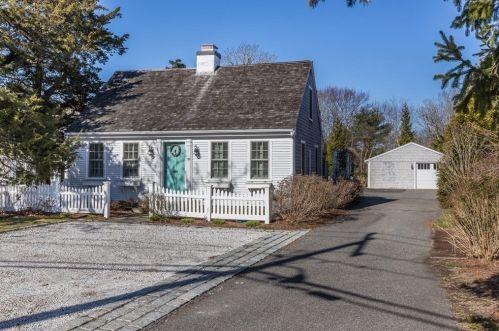 31 Parker Rd, Osterville, MA 02655 exterior