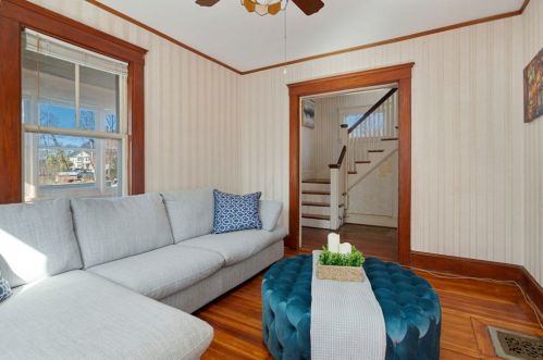 26 Linden St, Newton, MA 02464 exterior