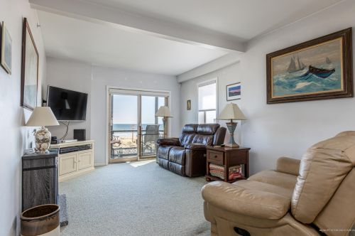 2 Kinney Ave, Old-Orchard-Beach, ME 04064 exterior
