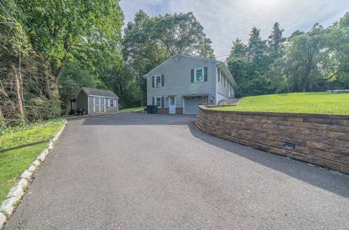 2 Belair Dr, Danbury, CT 06811 exterior