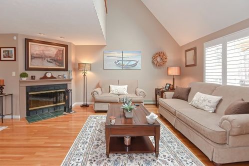 15 Robinson Ct, Mansfield, MA 02048 exterior