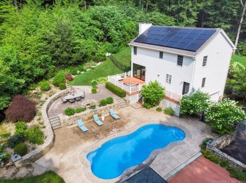 3 Alexandra Dr, Danbury, CT 06812 exterior