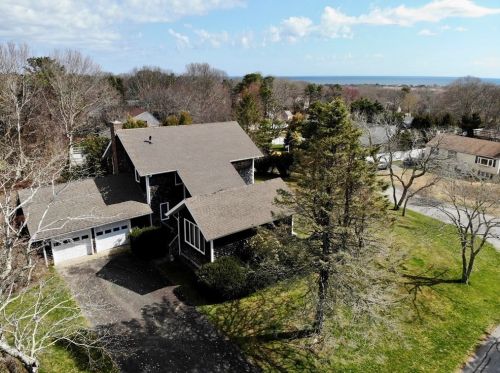 1 Naushon Rd, Sagamore Beach, MA 02562 exterior