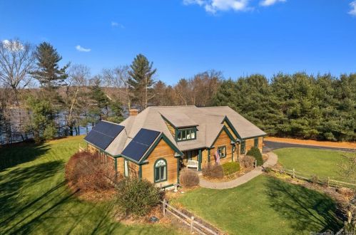 14 Cove Rd, Moodus, CT 06469 exterior
