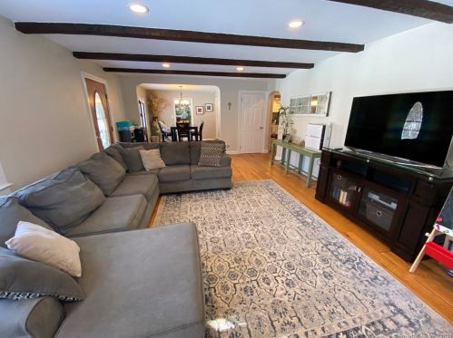 7 Birchside Dr, Norwalk, CT 06850 exterior