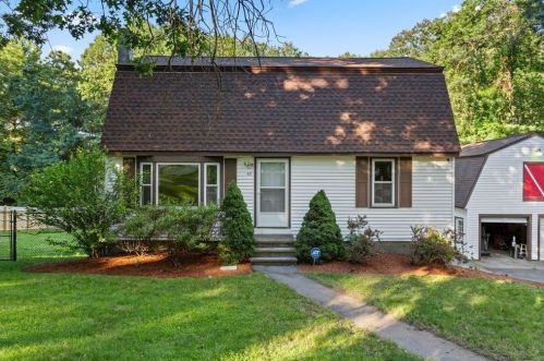 42 Crimson Rd, Billerica, MA 01821 exterior