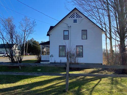 137 Pittsfield Ave, Hartland, ME 04943 exterior