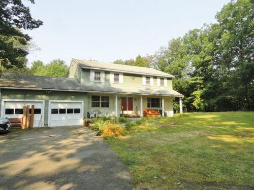 72 Benjamin Rd, Shirley, MA 01464 exterior