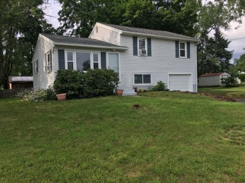 8 Navajo Rd, Springfield, MA 01109 exterior