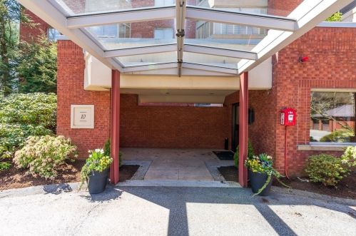 99 Florence St, Roxbury-Xing, MA 02131 exterior