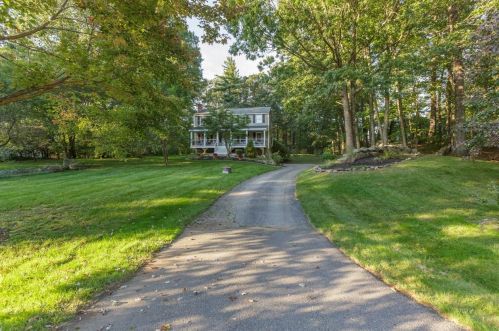 15 Spruce St, Londonderry, NH 03053 exterior