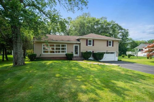 27 Janet Dr, Waterbury, CT 06762 exterior